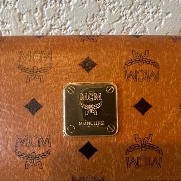 MCM Eyeglass Sunglass Hardshell Case - Picture 2 of 13